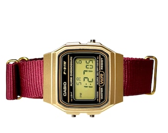 Montre Casio personnalisée en or sur bracelet bordeaux