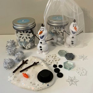 Frozen Party Favors, Play dough jars, Build a Snowman Playdough Jars, Frozen Playdoh party favors, Frozen Themed Play dough favor jars