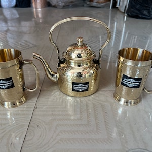Handmade Vintage Stylish Hammered Pure 100 % Brass Tea pot 1 pic tea pot Beautiful Design  with 2 pic mug.  Sat of 3 pic