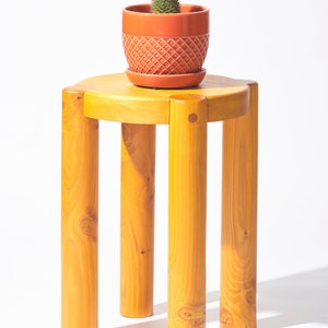 Bonnet Wood Stool Golden Yellow Scandinavian Design Excellent for Plants and Seating zdjęcie 6