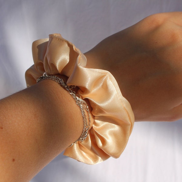 Grand Chouchou en satin / Chouchou en satin / Scrunchie en satin