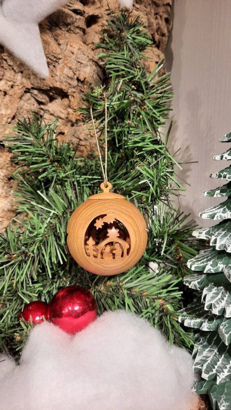 Tannenbaumkugeln/ Baumbehang/ Weihnachtsbaumschmuck/ Tannenbaumschmuck aus Holz Bild 1