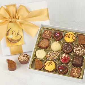 Eid Mubarak Chocolate Box. 16 Luxury Chocolates In A Gold Ribbon White Box With Eid Mubarak, Eid Al Adha, Ramadan Mubarak, Umrah Mubarak Tag