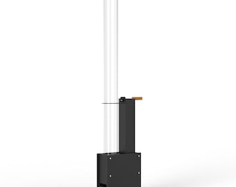 Puede incluir: Una estufa de leña de metal negro independiente con una puerta de vidrio y una base de madera. La estufa tiene un tubo de chimenea que se extiende desde la parte superior.