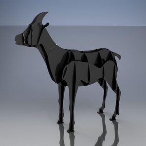 Peut inclure: Une sculpture de cerf noire et stylisée avec un design géométrique. Le cerf est représenté en position debout, la tête tournée sur le côté. La sculpture est faite de plusieurs pièces noires plates.