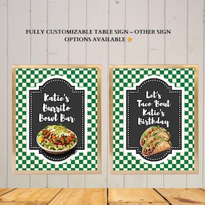 Può includere: Un cartello in legno rustico con la scritta "Welcome to our home" in lettere bianche. Il cartello presenta una finitura invecchiata e un design semplice e invitante, perfetto per un portico o un ingresso.