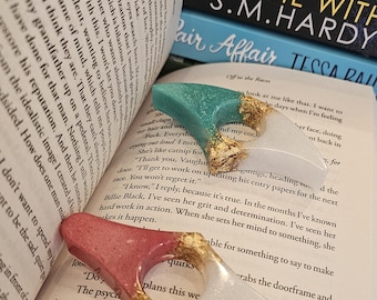 Lesehilfe aus Kunstharz & Goldflocken / Lesehilfe, Geschenkidee für Buchliebhaber
