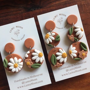 Earthy Floral earrings, Cute daisy earrings, polymer clay earrings, white daisies, autumn, botanical, floral earrings, nature, gifts for her