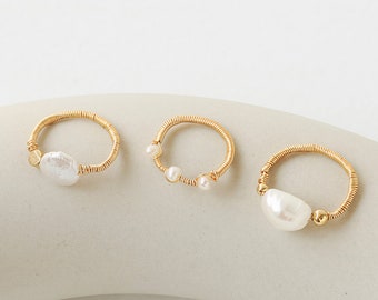Bagues Dorimi - Bague plaquée or à la main, anneau de perles naturelles rempli d’or, bague empilable, bagues de perles baroques, bande de perles enveloppées d’or