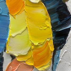 K&ouml;nnte beinhalten: Nahaufnahme eines abstrakten &Ouml;lgem&auml;ldes mit dicken Pinselstrichen. Das Kunstwerk zeigt eine lebendige Farbpalette, darunter Gelb, Blau, Orange, Rot und Schwarz. Die strukturierte Oberfl&auml;che erzeugt ein dynamisches und taktiles visuelles Erlebnis.