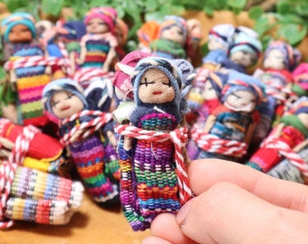 Worry doll, worry dolls, Trouble dolls, Guatemalan worry dolls, Mayan worry dolls, Muñequitas Quitapenas, Muñeca quitapena.