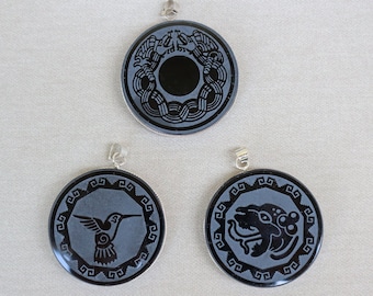 Obsidian pendant, stone necklace, Obsiana Mexica, Mexica necklace, Obsidian pendant and silver. Engraved hummingbird, Jaguar, Quetzalcoatl