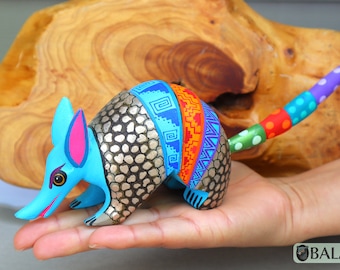 Armadillo Alebrije from Oaxaca, alebrije, Copal wood sculpture, Wood Art, Alebrije, Armadillo alebrije, fine art alebrije, Metallic colors.