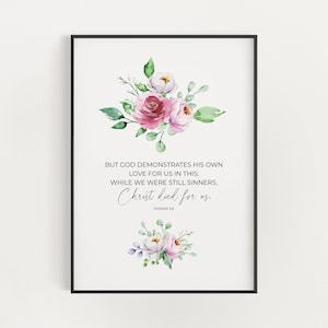 Römer 5:8 Gott zeigt seine eigene Liebe für uns christliche Schrift Wandkunst für Osterdekoration, Frühling Bibel vers druckbar Digitaler Download