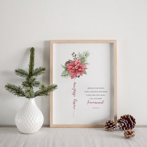 Mateo 1:23 Immanuel Versículo bíblico Arte de pared imprimible con acuarela Poinsettia roja y vegetación invernal, decoración cristiana de las Escrituras navideñas