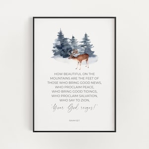 Isaías 52:7 Qué hermoso en las montañas Escritura navideña imprimible, acuarela azul invierno bosque pinos verso bíblico arte de pared