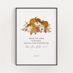 Könnte beinhalten: Ein druckbares Wandbild mit einem herbstlichen Blumenarrangement aus Kürbissen, Blättern und Blumen in Orange-, Gelb- und Weißtönen. Der Text lautet "Lobe den Herrn, meine Seele, und alles, was in mir ist, lobe seinen heiligen Namen! Psalm 103:1".