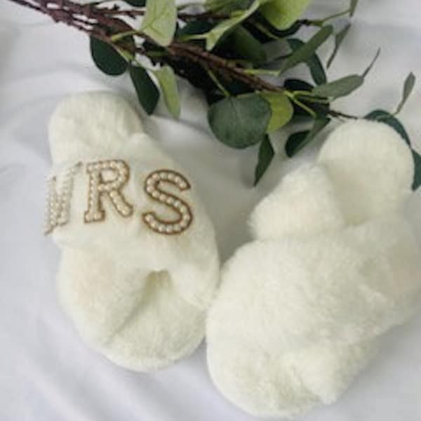 Bride Slippers, Personalised Mrs Slippers, Bride to Be Slippers, Bride Squad Slippers, Honeymoon Hen Party Gift, Faux Fur Luxury Slippers