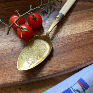 Vintage Cheese cutter slice, cheese board serving, brass, engraving