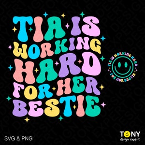 Tia Arbeitet hart Für Ihre Bestie Svg Png, Tia Leben, Tante Leben, trendiger Retro Groovy Wellenförmiger digitaler Download DTF Sublimation PNG und SVG Cricut