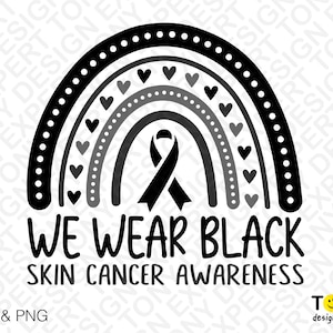 Puede incluir: Un arcoíris negro y gris con una cinta negra en el centro. El texto "We Wear Black Skin Cancer Awareness" está debajo del arcoíris.