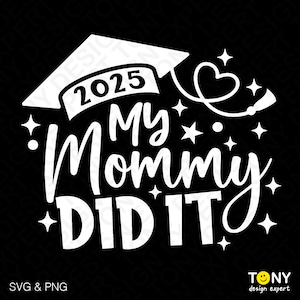 2025 My Mommy Did It Svg Png, Graduate Svg, Graduation Svg, Funny Proud Mom Graduate cadeau-idee digitale download sublimatie PNG en SVG Cricut
