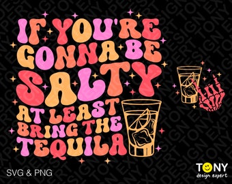 Könnte beinhalten: Retro-Grafikdesign auf schwarzem Hintergrund mit dem Text "If You're Gonna Be Salty, At Least Bring The Tequila" in orange, rosa und roten Buchstaben. Zwei Cocktailgläser und eine Skeletthand sind ebenfalls abgebildet.