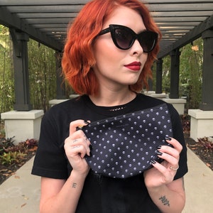 Skully Accessory Bag w T-bottom Skull Makeup Bag Skull Pencil Case Skull Cosmetics Bag Skull Zippered Pouch Cute Skull Bag Witchy Bag