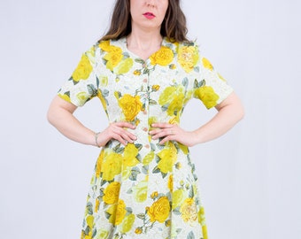 Vintage floral dress yellow flowers 90s button up short sleeved S/M