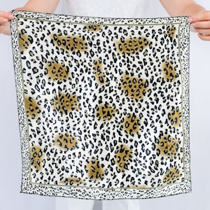 Leopard scarf vintage animal pattern retro square 20 x 20 inches / 51 x 51 cm