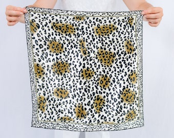 Leopard scarf vintage animal pattern retro square 20 x 20 inches / 51 x 51 cm