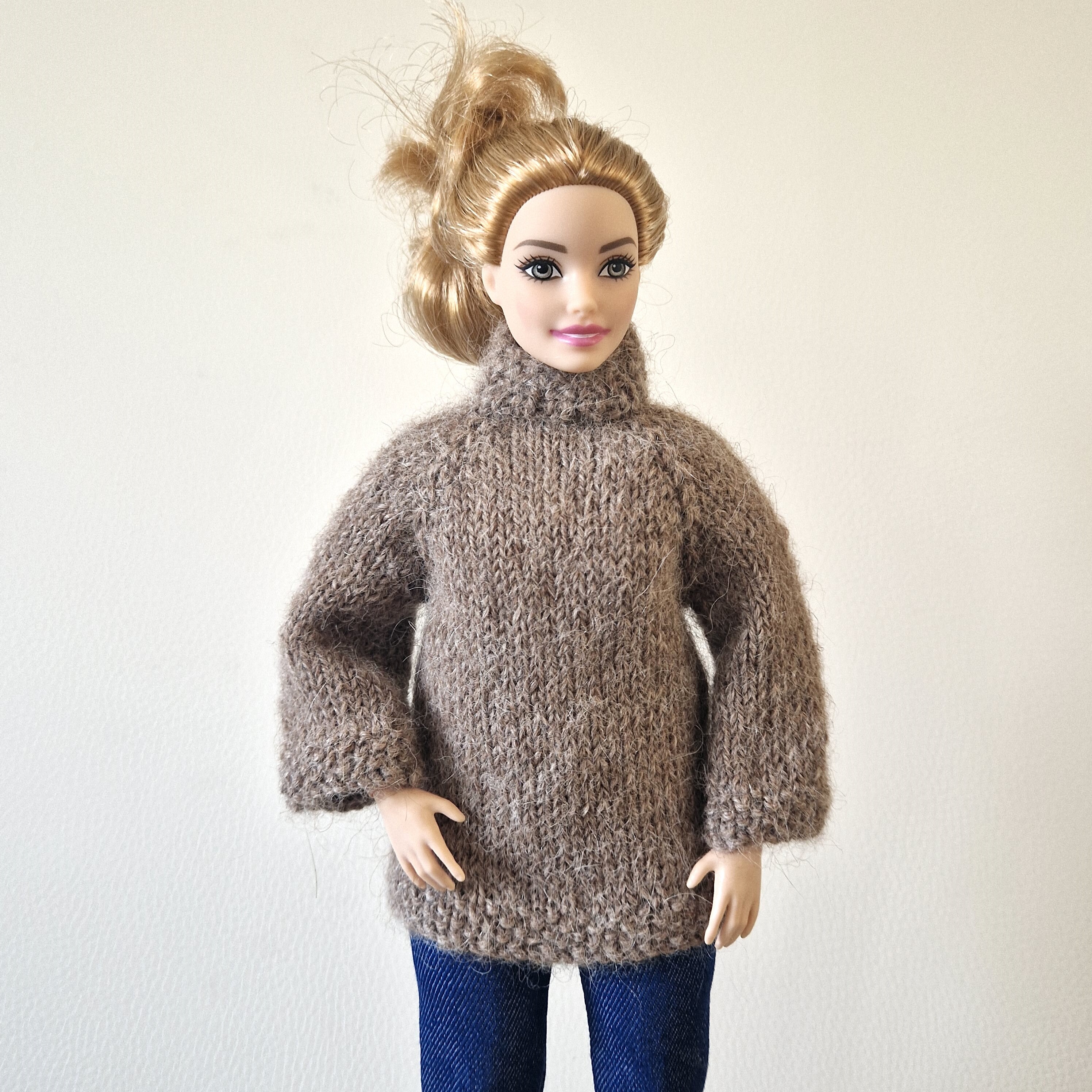 Doll Knitting Pattern for 11-12 inch Fashion Dolls Curvy-body Luxury Alpaca Jumper