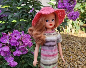 Doll Knitting Pattern for 11-12 inch Fashion Dolls Retro Mini-dress