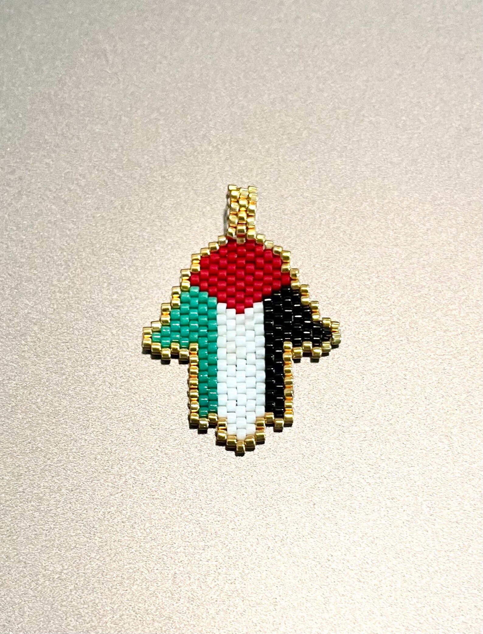 pendentif-drapeau-de-la-palestine-en-perles-miyuki-tiss-la-main