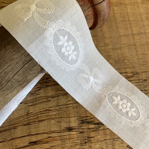 White Flower and Bow Swiss Embroidery Insertion Trim 2” Wide