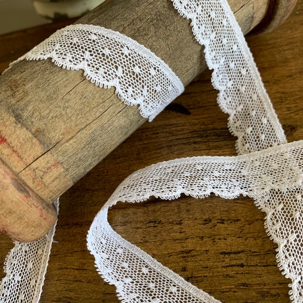 9920 White French Lace Trim 3/4"