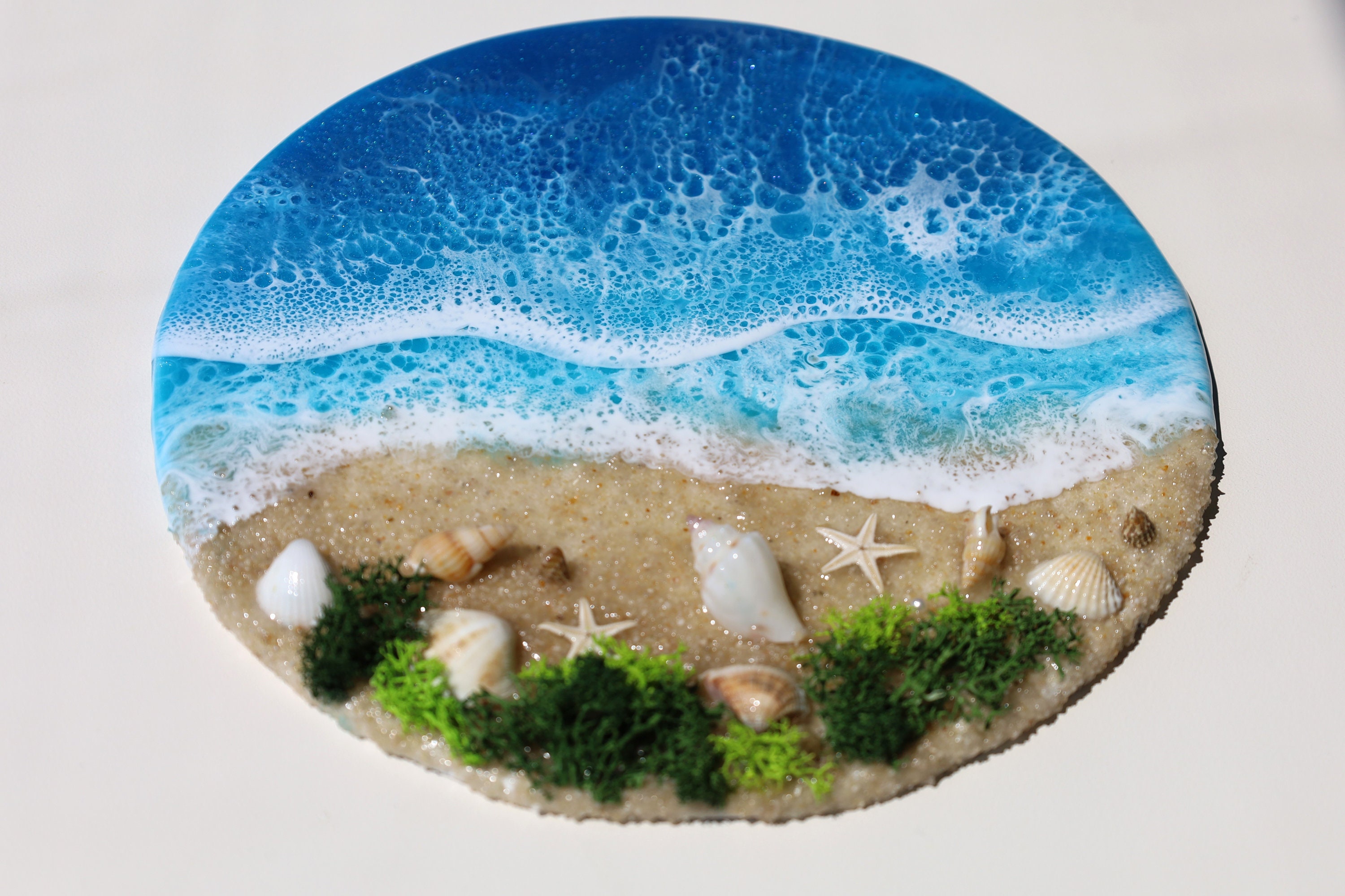 丸型エポキシ樹脂ビーチウォールアート：貝殻を使った手作りの海景