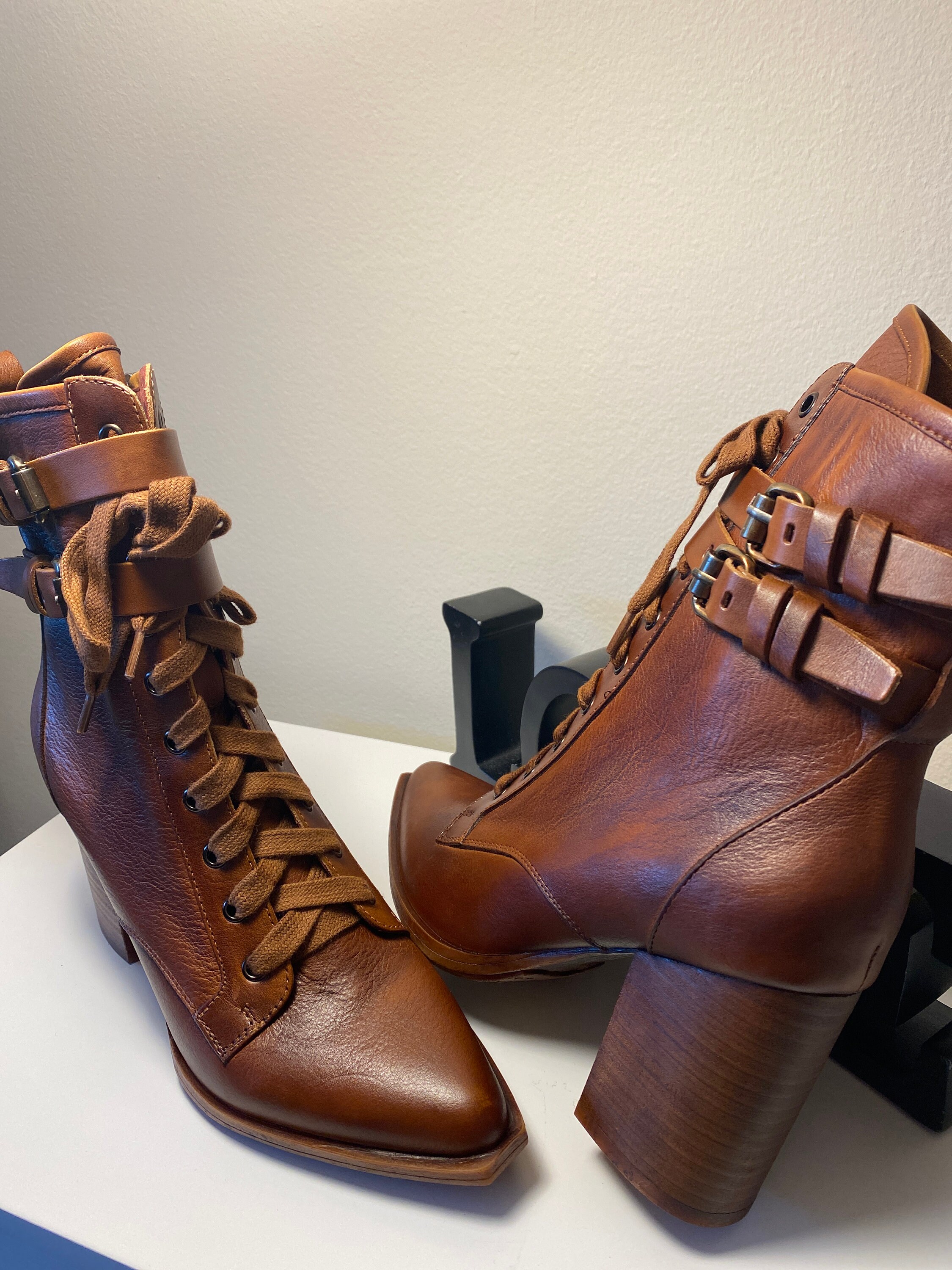 Wavehello shoes by L'Artiste main image 0
