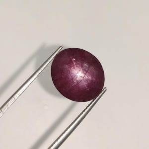 Rubí Estrella Cabujón Semiprecioso de Alta Calidad, Forma Ovalada, 16,40 Cts, Tamaño 12x14x8 MM