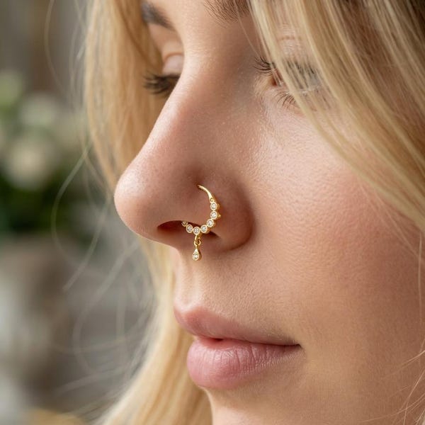 Anillo de nariz nupcial indio chapado en oro: Nath con piedra de circonita cúbica