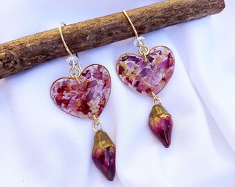 Resin heart earrings with dried petals in resin, real flower pendant, delicate flower pendant, terrarium earrings, resin heart pendant