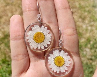 Pendientes de resina con margaritas blancas auténticas, estilo terrario