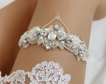Sparkly off white wedding garter for bride, Jeweled silver thigh garter for ceremony, Victorian bridal garter, Fancy pearl garter