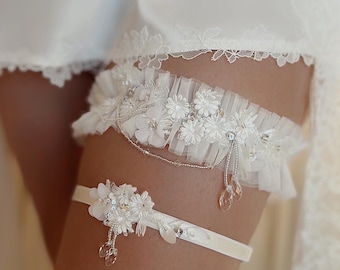 Floral light ivory wedding garter for bride, Fantasy flower garter with dangling crystals, Whimsical bridal garter, Fancy thigh garter