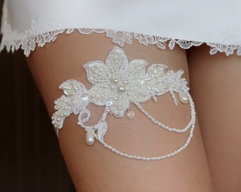 Fancy ivory floral wedding garter for bride with beaded danglings, Elegant embroidered pearl garter, Handmade boho flower bridal garter