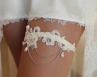 Adjustable ivory wedding garter for bride with dangling, Floral fantasy garter, Whimsical flower bridal garter, Fancy pearl garter
