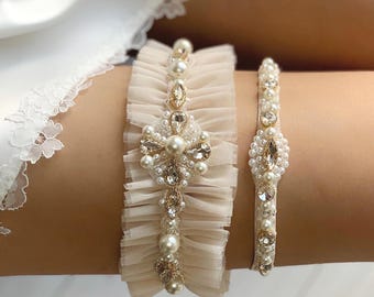 Wide nude wedding garter for bride with gold crystals, Elegant pastel tulle garter for wedding, Bohemian pearl garter, Fancy bridal garter