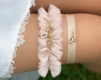 Blush pink wedding garter for bride with crystals, Wide tulle garter, Stretchy thigh garter set, Elegant pastel bridal garter for wedding