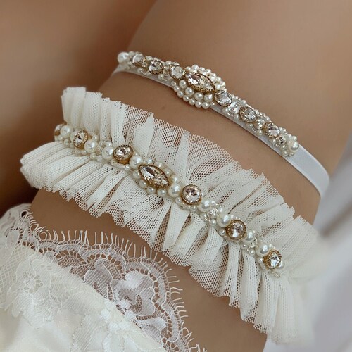 Elegant Bridal Garters Set For Wedding: White & Red Lace Bride Leg Garter, Delicate Floral Design, 2-Piece Set