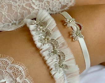 Sprankelende zilveren strass kousenband voor bruid, Gegolfde tule bruiloft kousenband, Elegante koninklijke been kousenband voor ceremonie, Boho dij kousenband
